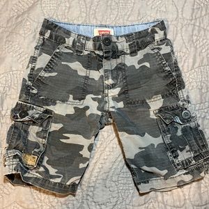 Levi’s Cargo Shorts Sz 4Reg